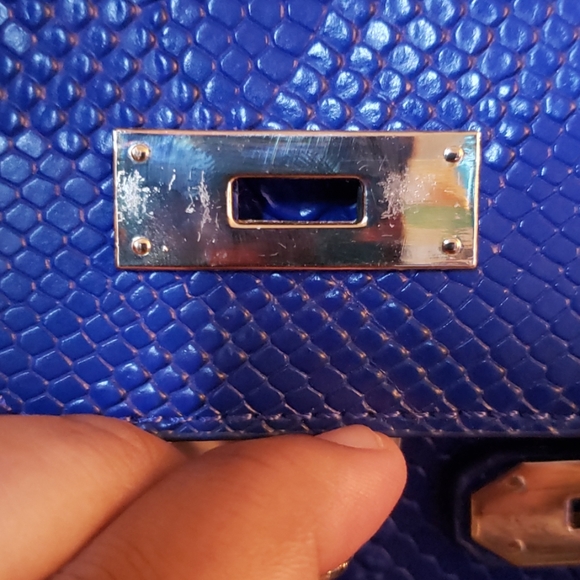 Handbags - Picture 3 of 4